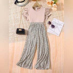 Tween Girl Ruffle Trim Top & Allover Print Pleated Wide Leg Pants